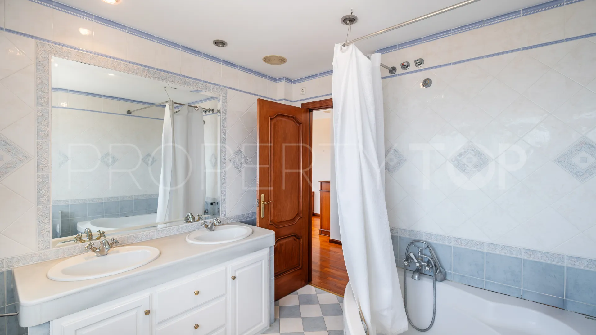 For sale villa in Benalmadena with 5 bedrooms