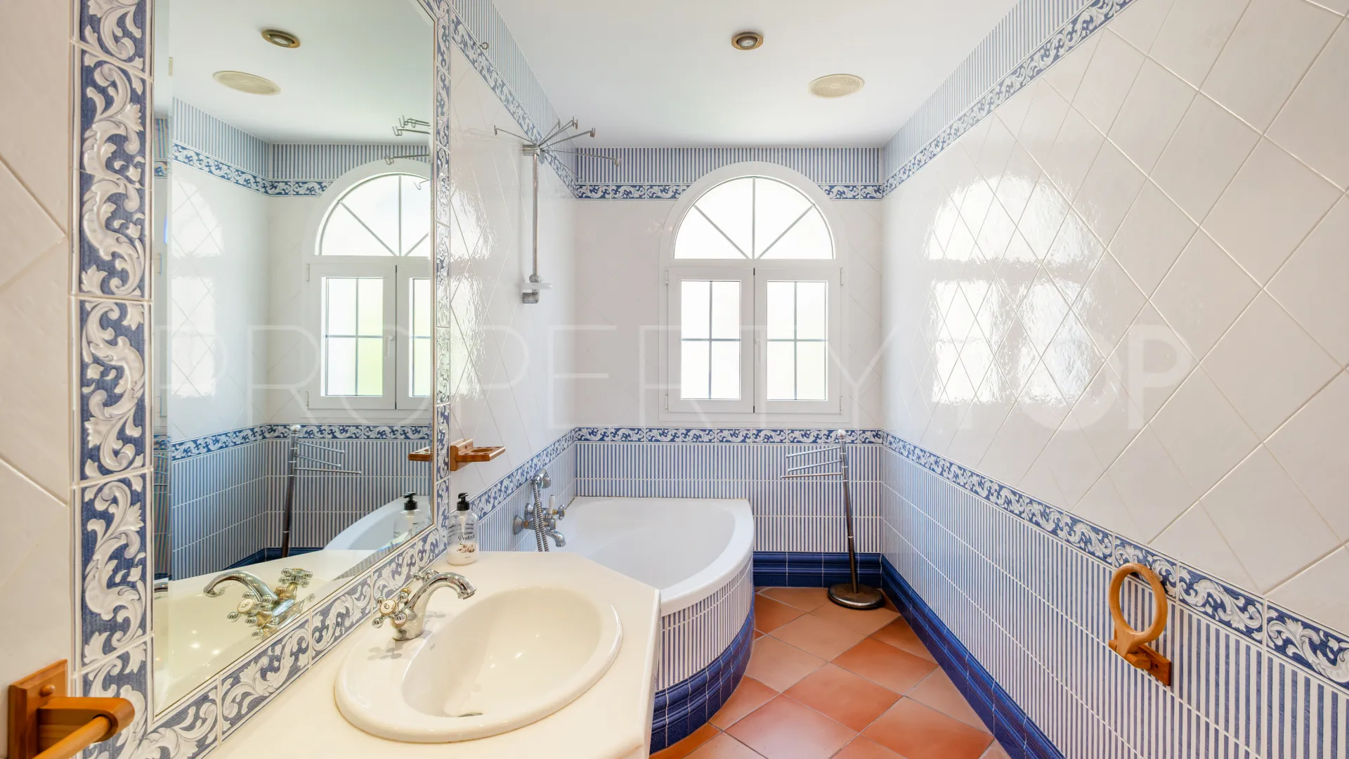 For sale villa in Benalmadena with 5 bedrooms