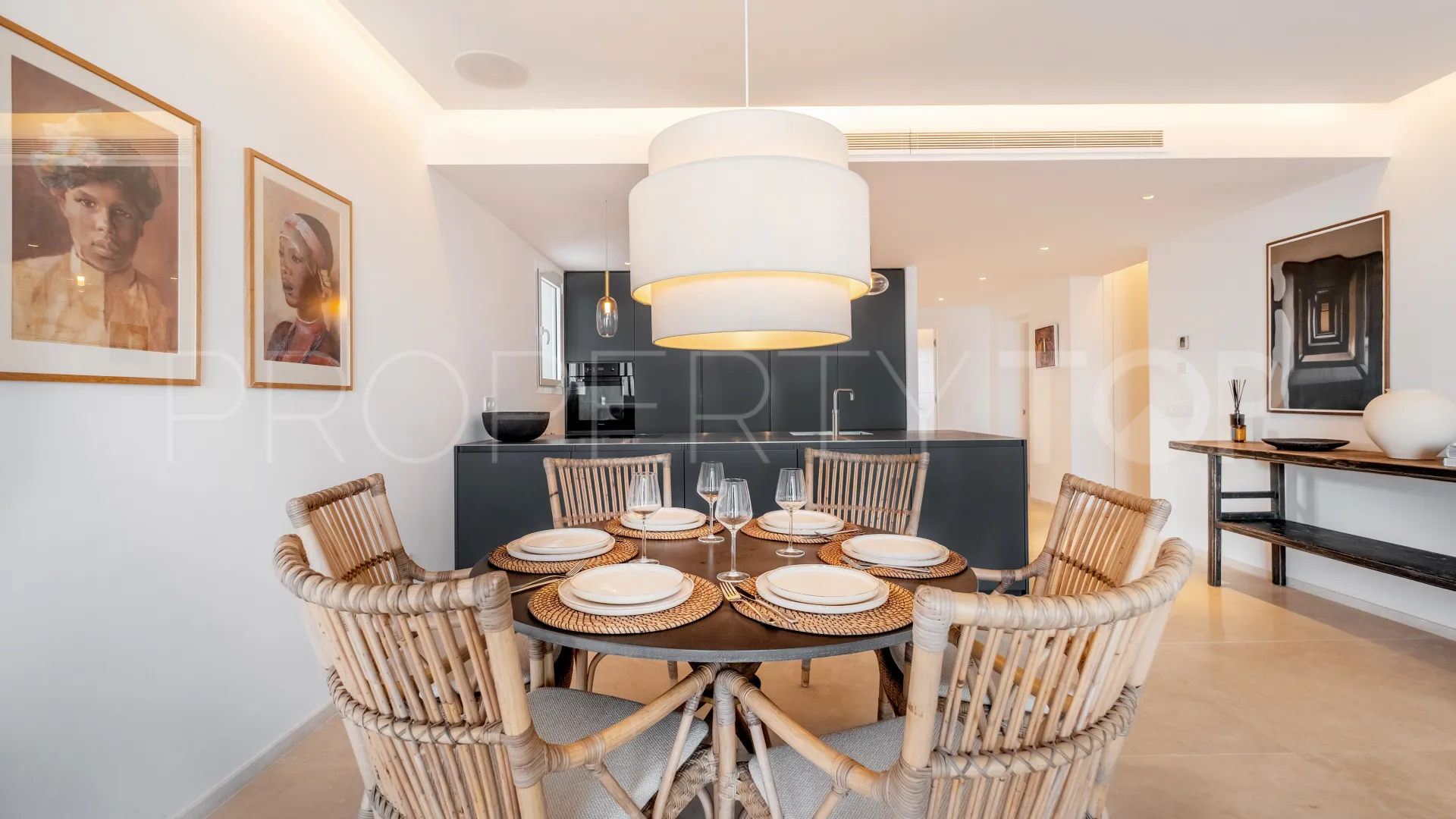 Buy penthouse with 2 bedrooms in Marbella - Puerto Banus