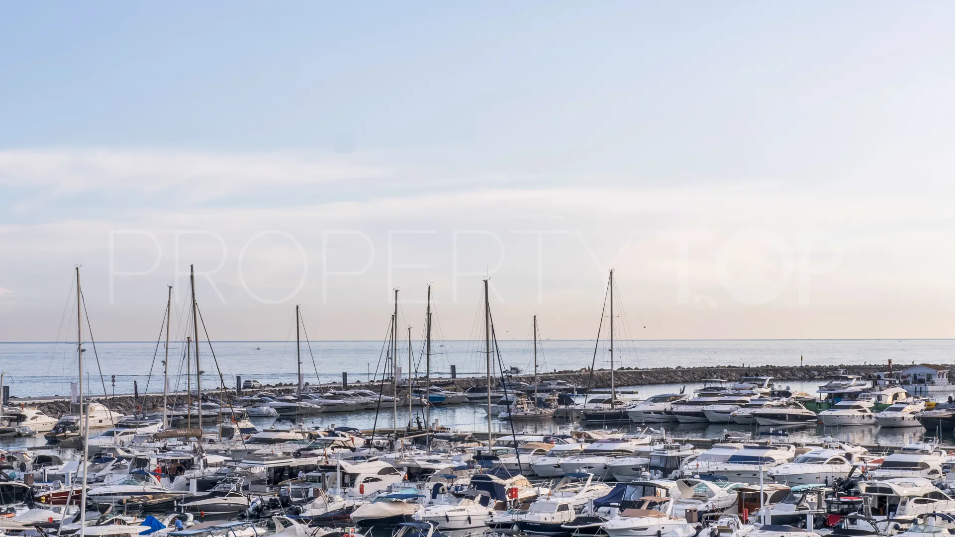 Buy penthouse with 2 bedrooms in Marbella - Puerto Banus