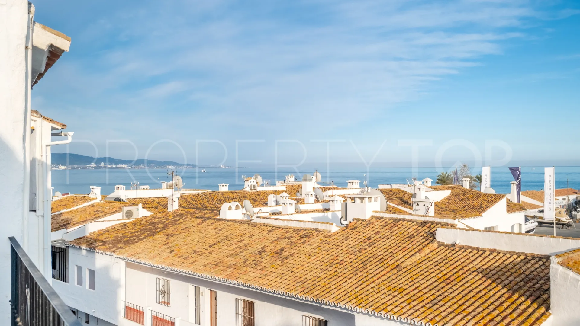 Buy penthouse with 2 bedrooms in Marbella - Puerto Banus