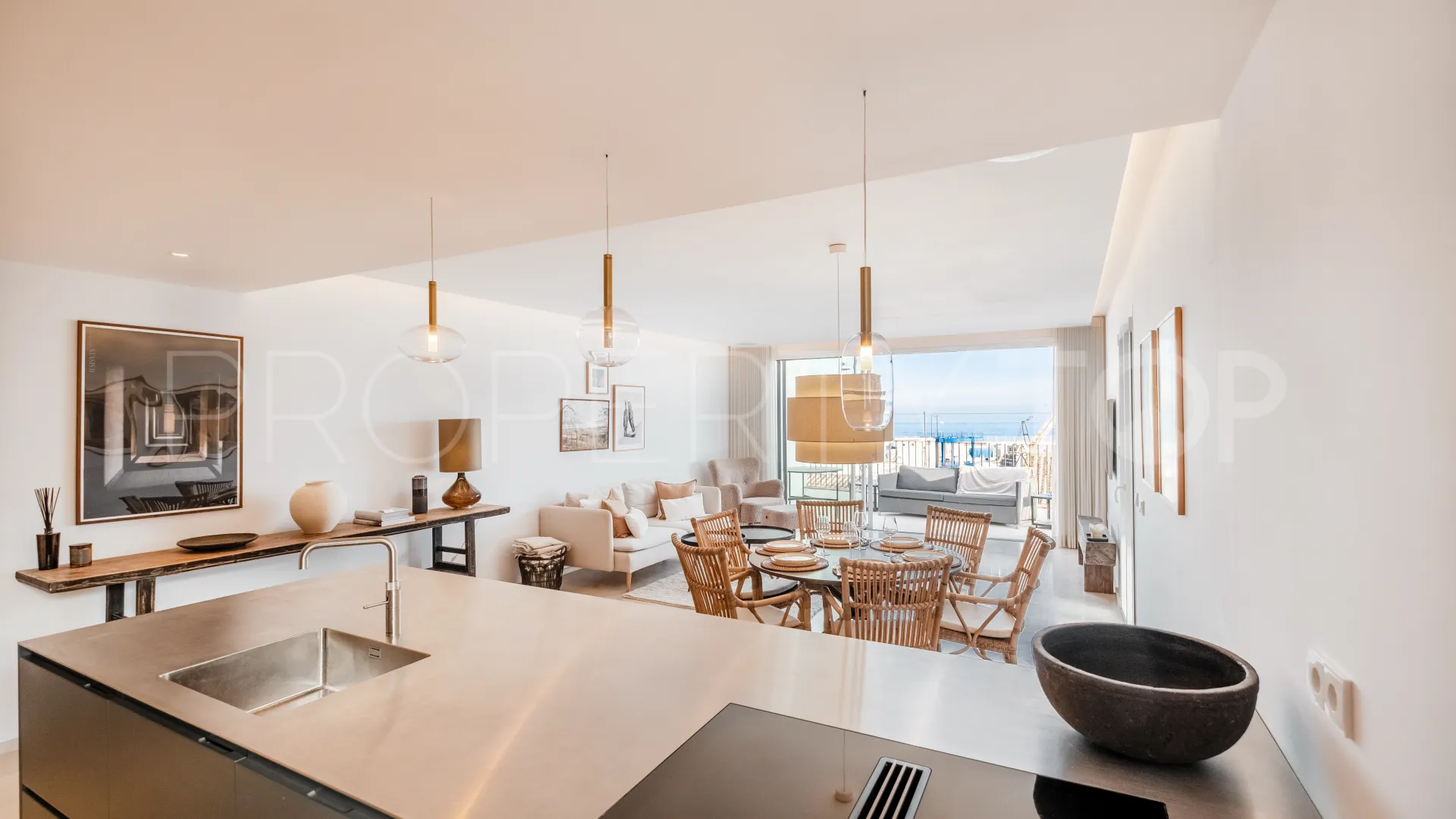 Buy penthouse with 2 bedrooms in Marbella - Puerto Banus