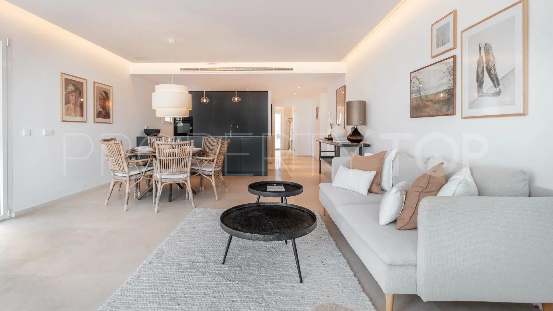 Buy penthouse with 2 bedrooms in Marbella - Puerto Banus
