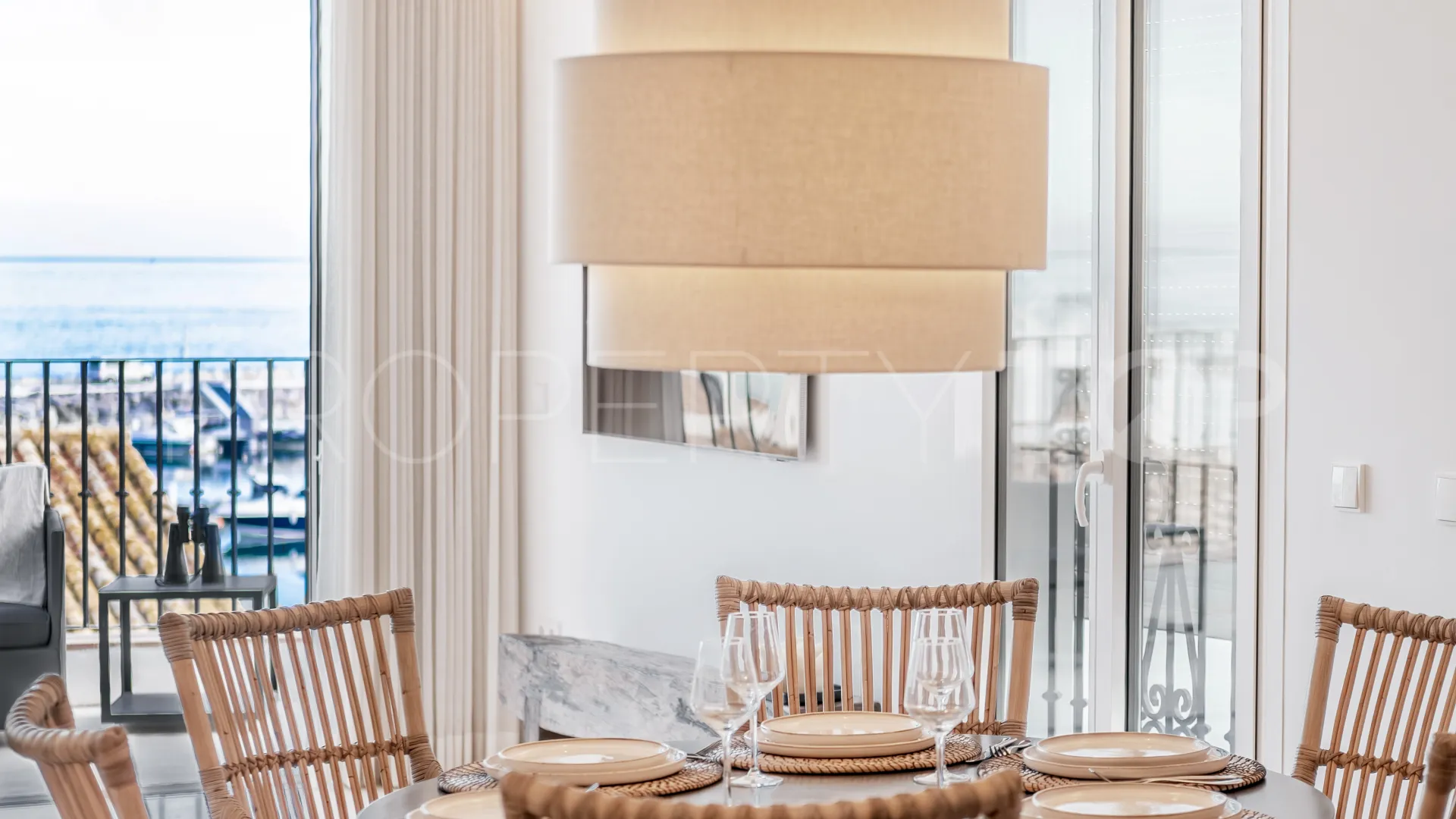 Buy penthouse with 2 bedrooms in Marbella - Puerto Banus