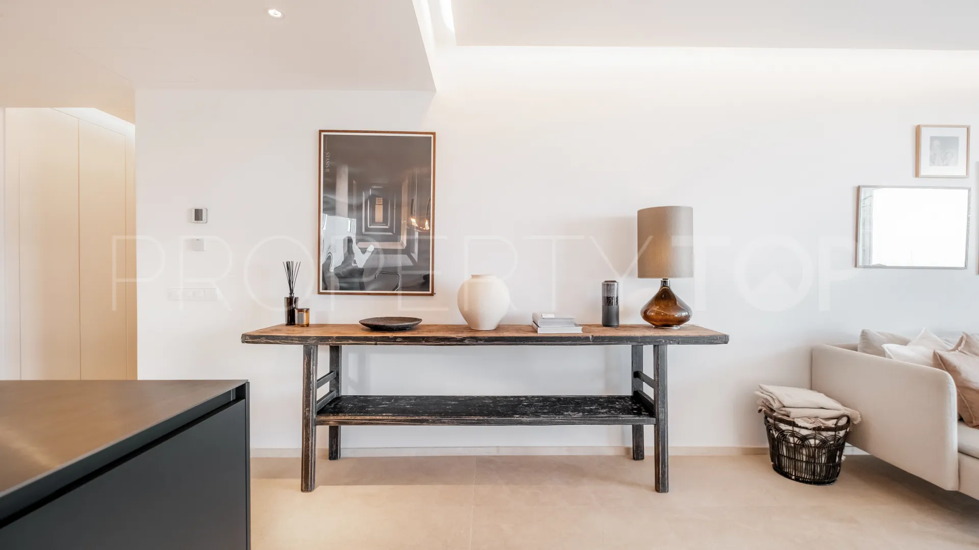 Buy penthouse with 2 bedrooms in Marbella - Puerto Banus