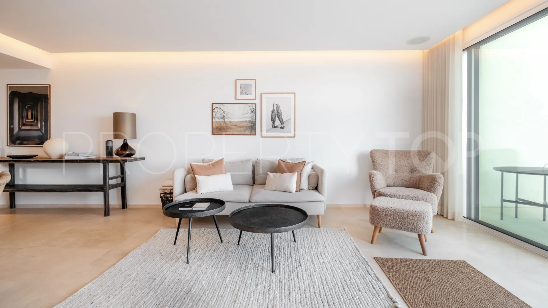 Buy penthouse with 2 bedrooms in Marbella - Puerto Banus