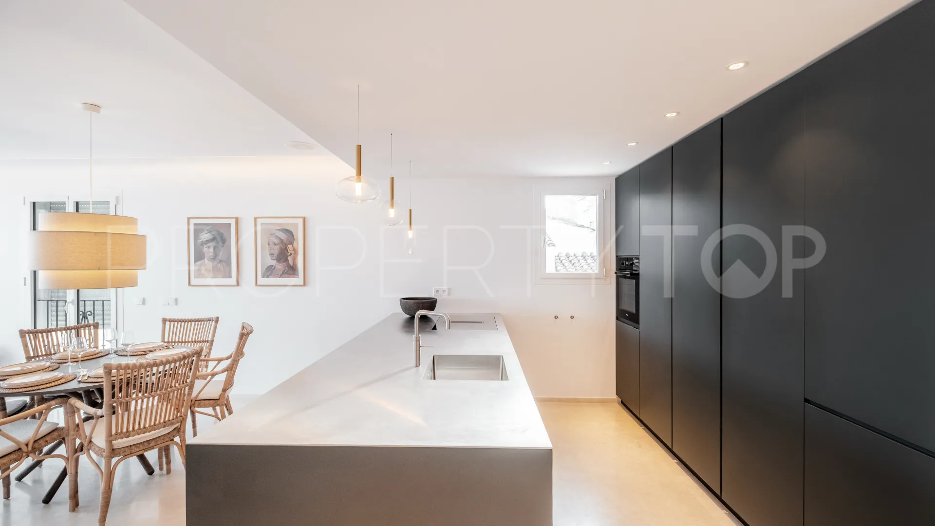 Buy penthouse with 2 bedrooms in Marbella - Puerto Banus