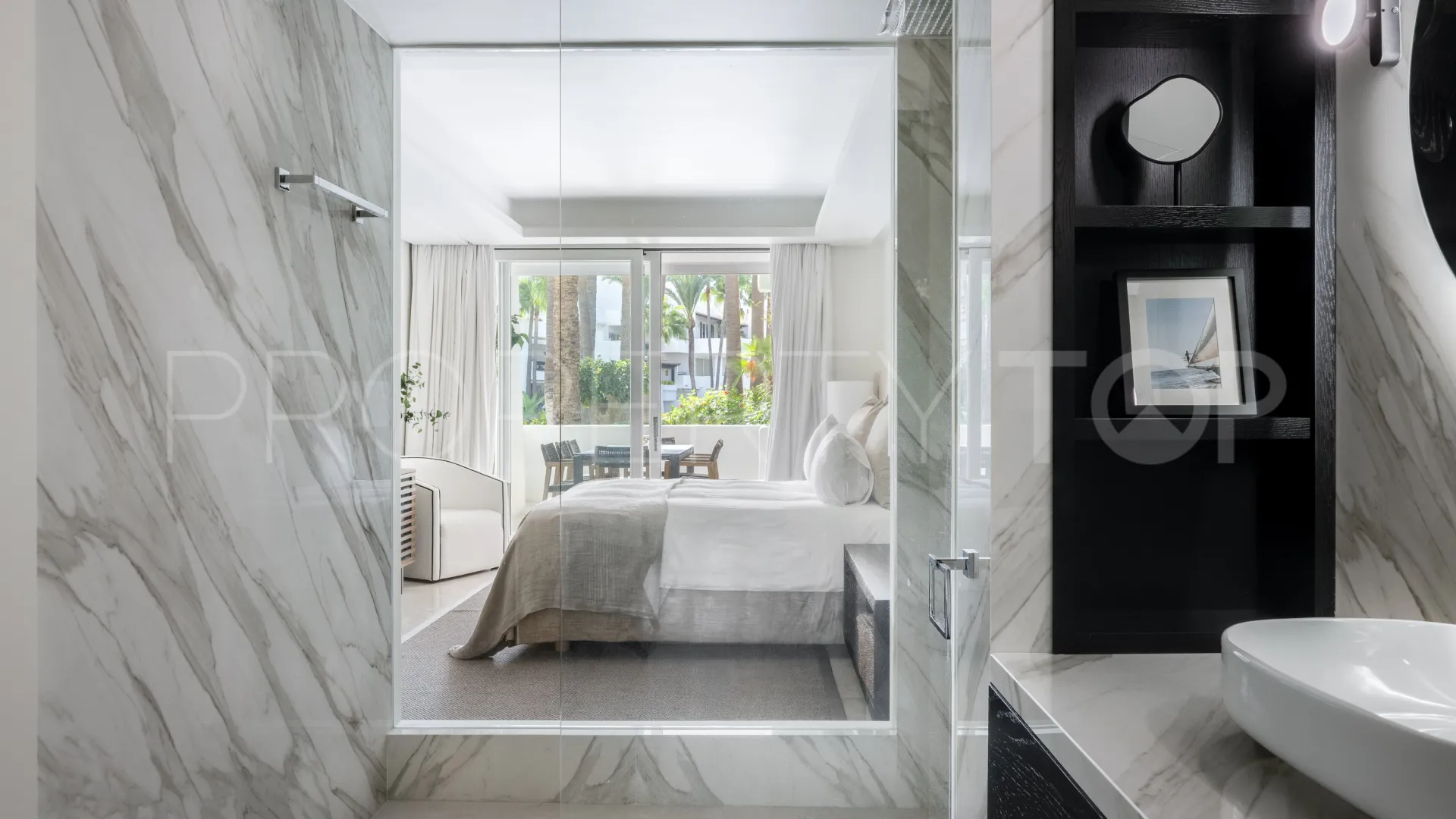 Comprar apartamento planta baja con 3 dormitorios en Marbella Golden Mile