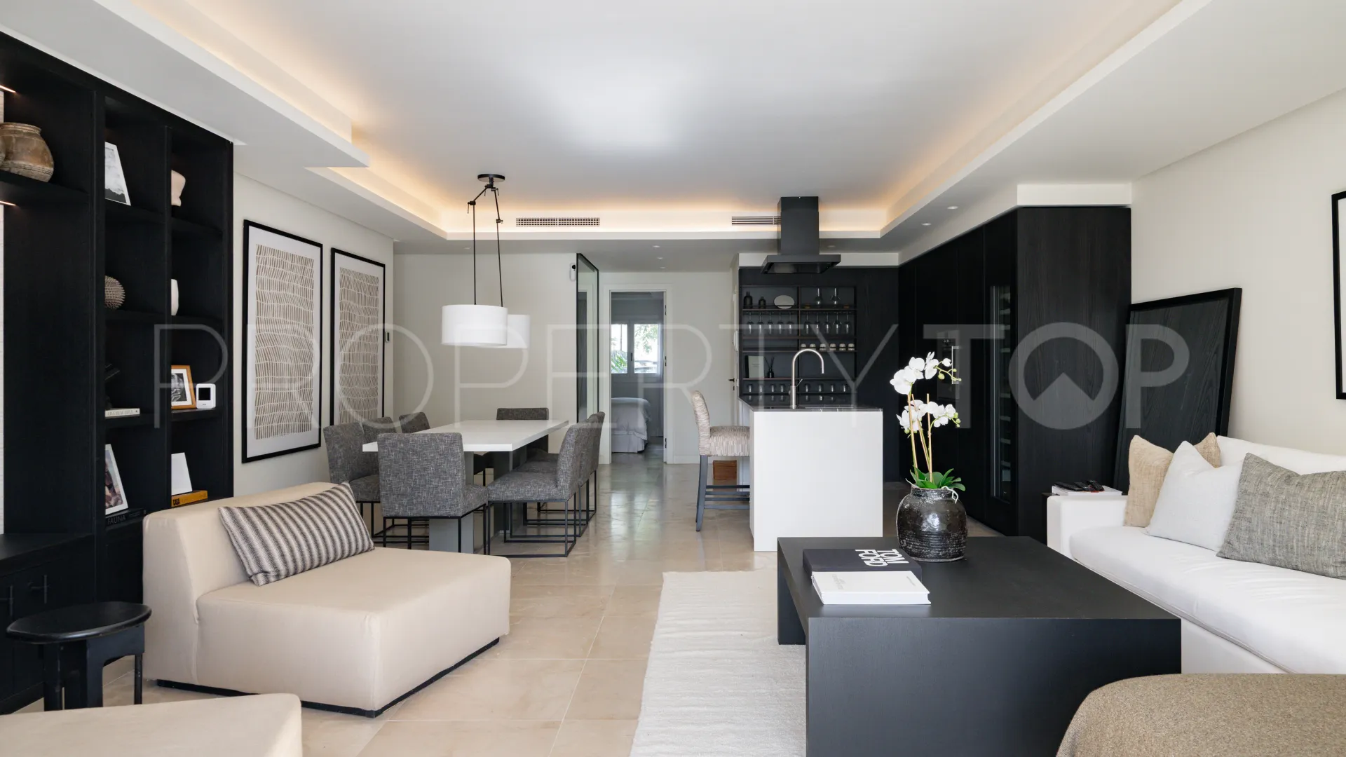 Comprar apartamento planta baja con 3 dormitorios en Marbella Golden Mile