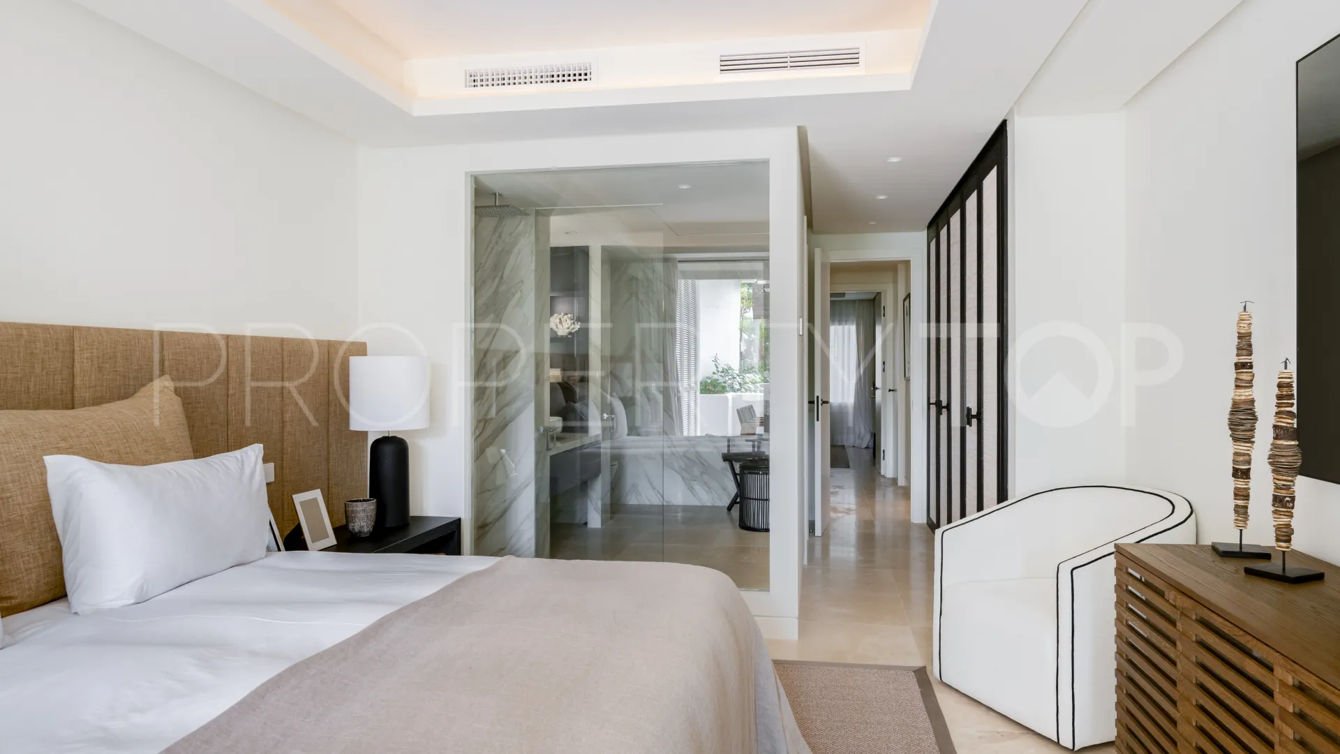Comprar apartamento planta baja con 3 dormitorios en Marbella Golden Mile