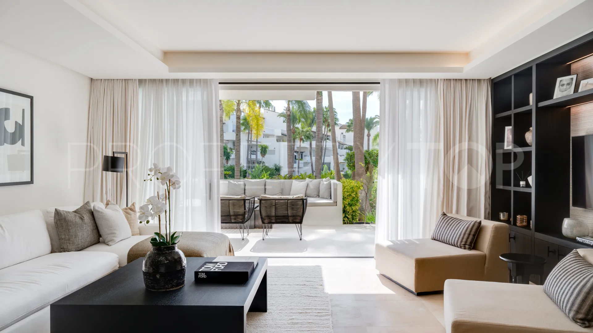 Comprar apartamento planta baja con 3 dormitorios en Marbella Golden Mile