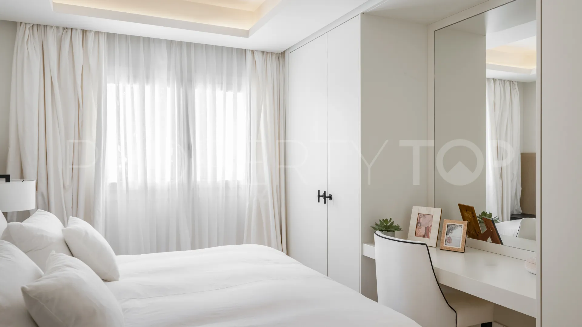 Comprar apartamento planta baja con 3 dormitorios en Marbella Golden Mile
