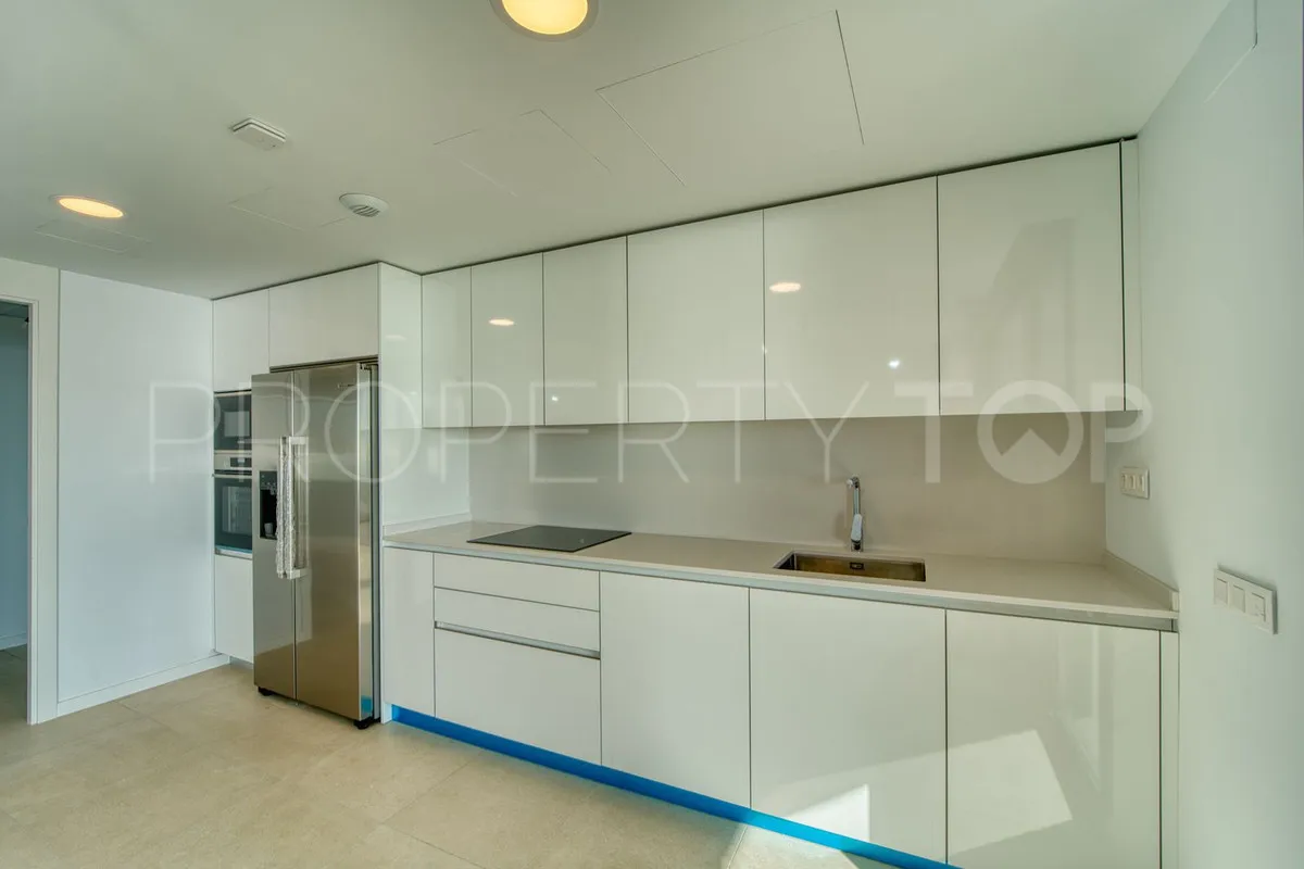 Se vende apartamento con 3 dormitorios en Torremolinos