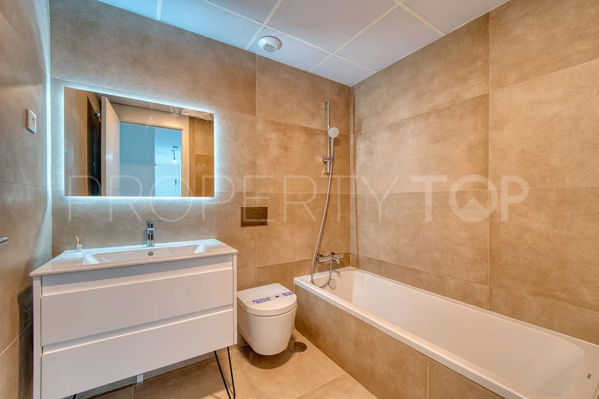 Se vende apartamento con 3 dormitorios en Torremolinos