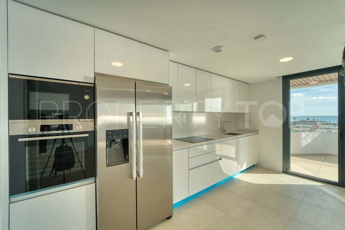 Se vende apartamento con 3 dormitorios en Torremolinos