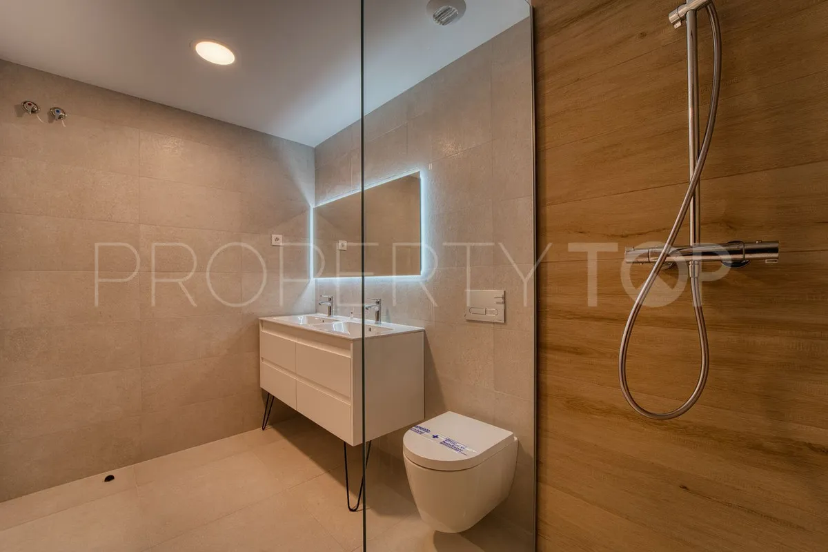 Se vende apartamento con 3 dormitorios en Torremolinos