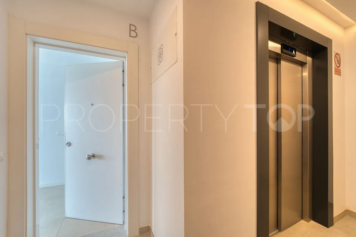 Se vende apartamento con 3 dormitorios en Torremolinos