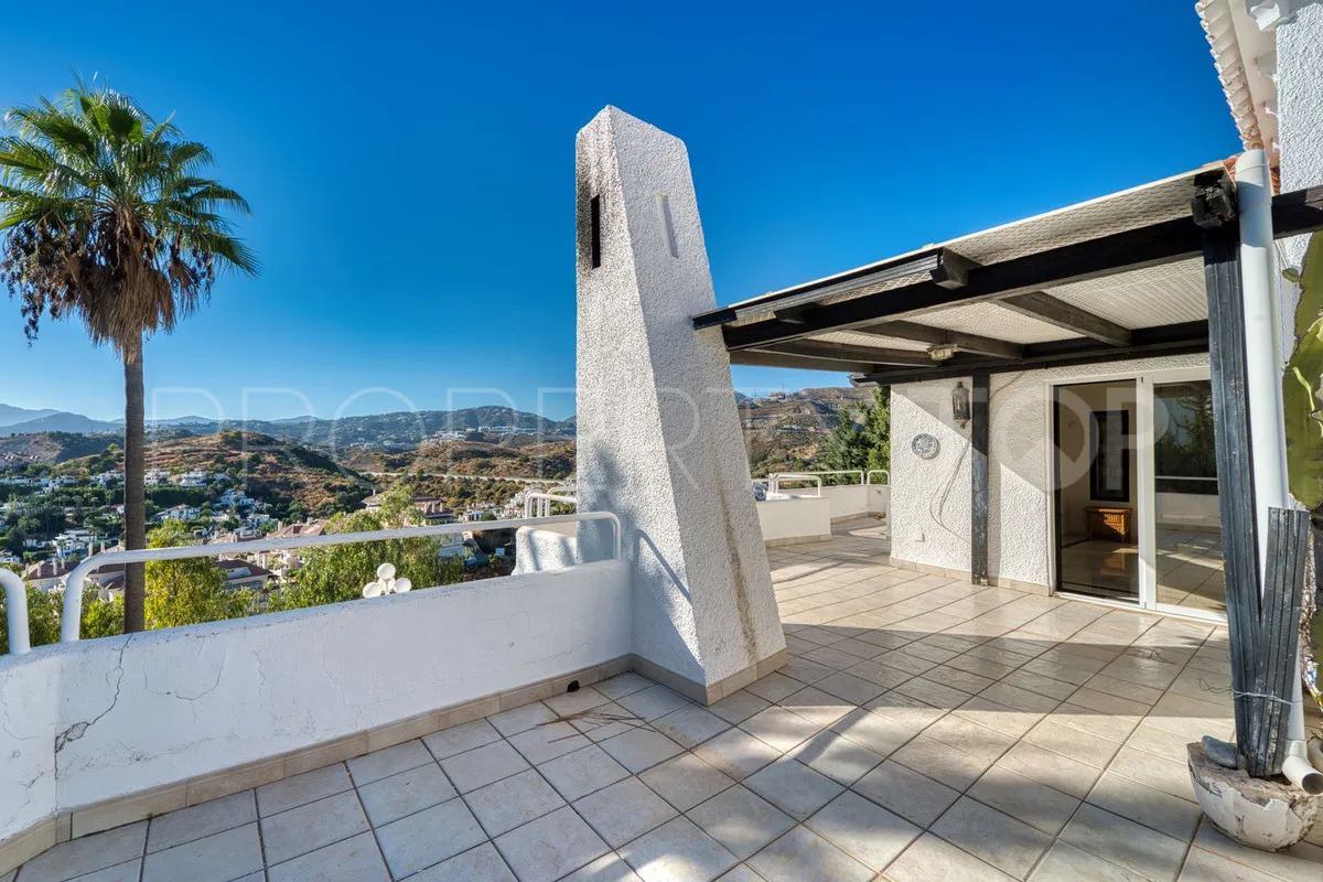 For sale villa in Nueva Andalucia with 4 bedrooms