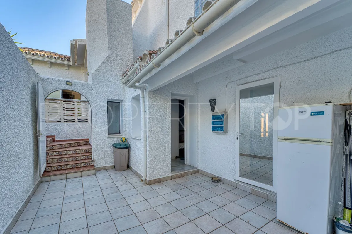 For sale villa in Nueva Andalucia with 4 bedrooms
