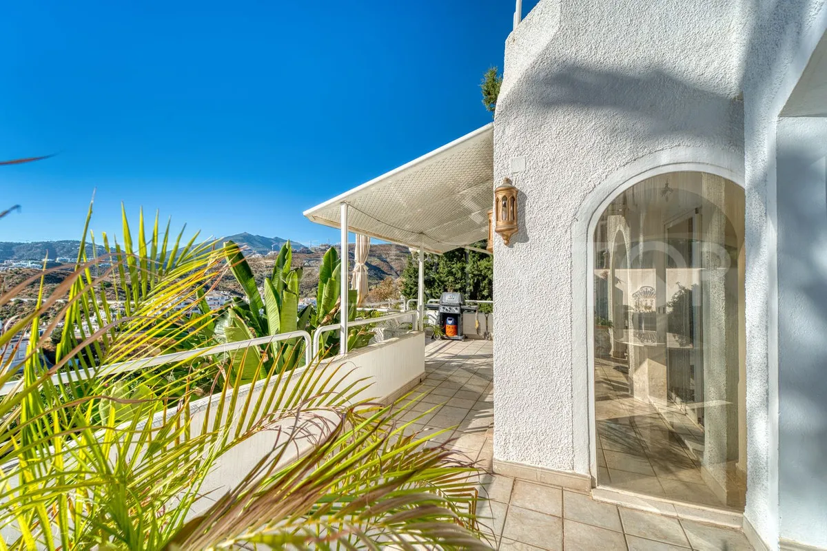 For sale villa in Nueva Andalucia with 4 bedrooms