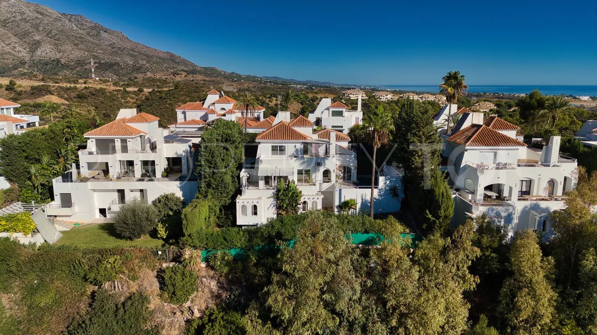 For sale villa in Nueva Andalucia with 4 bedrooms