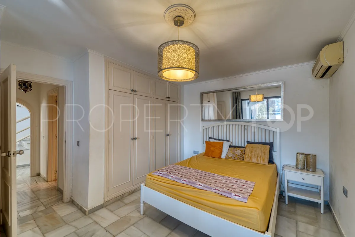 For sale villa in Nueva Andalucia with 4 bedrooms