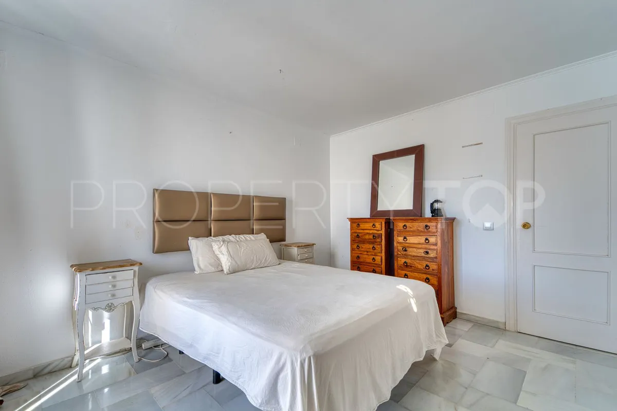 For sale villa in Nueva Andalucia with 4 bedrooms