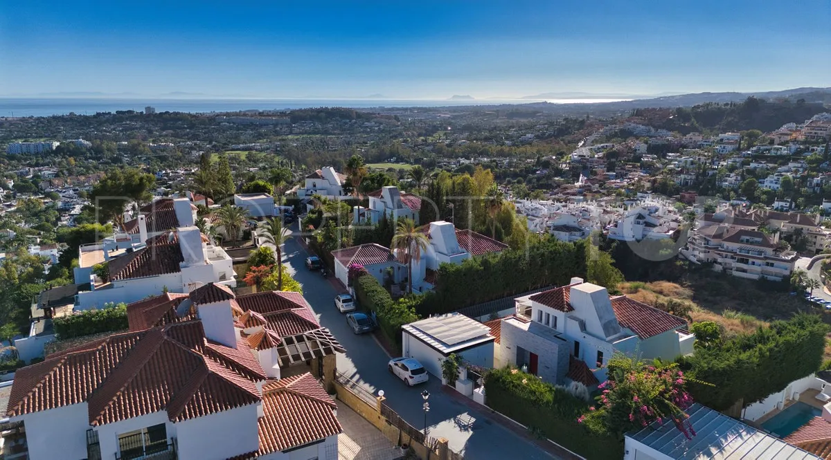 For sale villa in Nueva Andalucia with 4 bedrooms