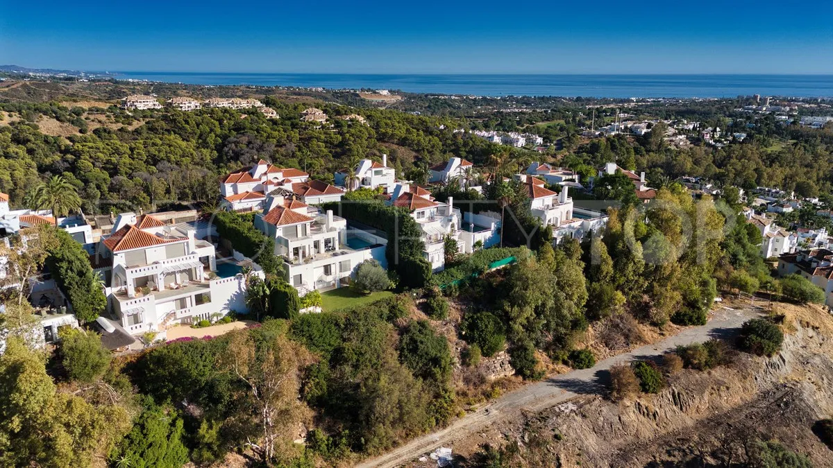 For sale villa in Nueva Andalucia with 4 bedrooms
