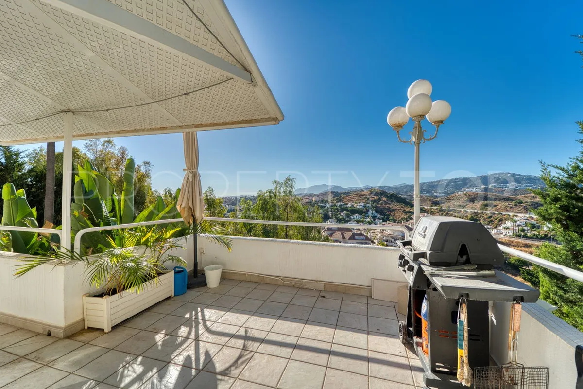 For sale villa in Nueva Andalucia with 4 bedrooms