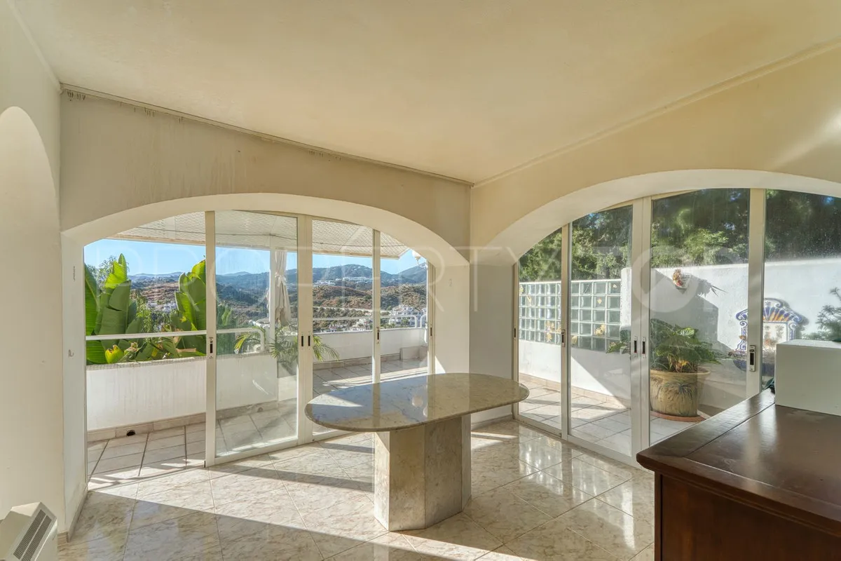 For sale villa in Nueva Andalucia with 4 bedrooms