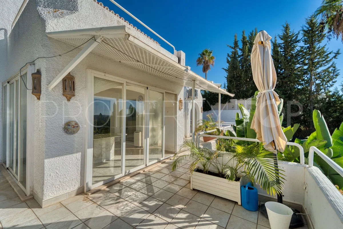 For sale villa in Nueva Andalucia with 4 bedrooms
