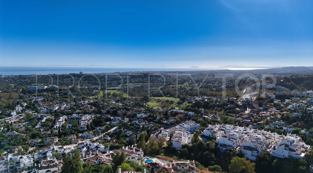 For sale villa in Nueva Andalucia with 4 bedrooms