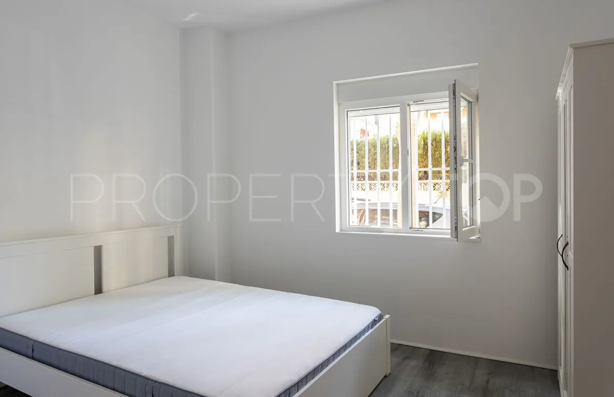 Apartamento planta baja con 2 dormitorios a la venta en Fuengirola