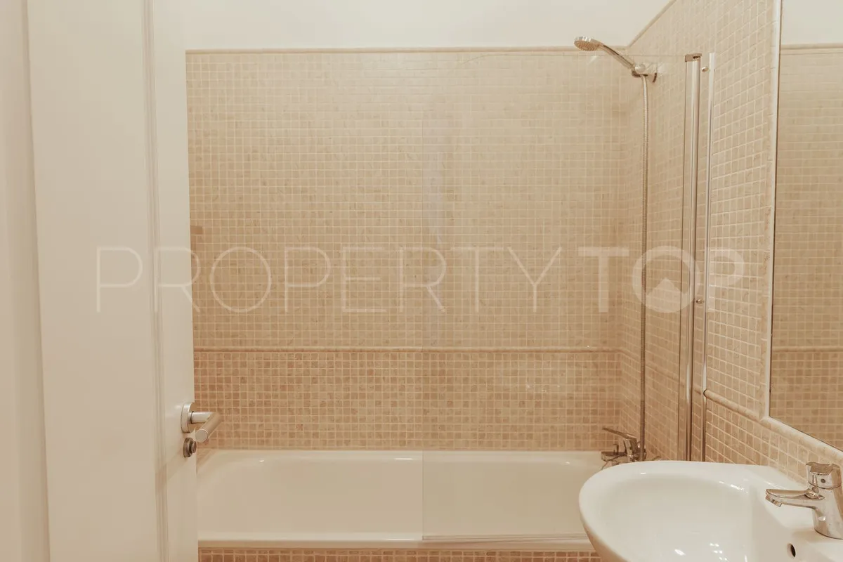 For sale Manilva penthouse with 4 bedrooms