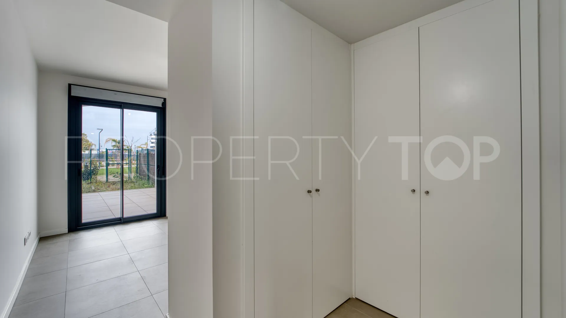 For sale ground floor apartment with 2 bedrooms in Torremolinos