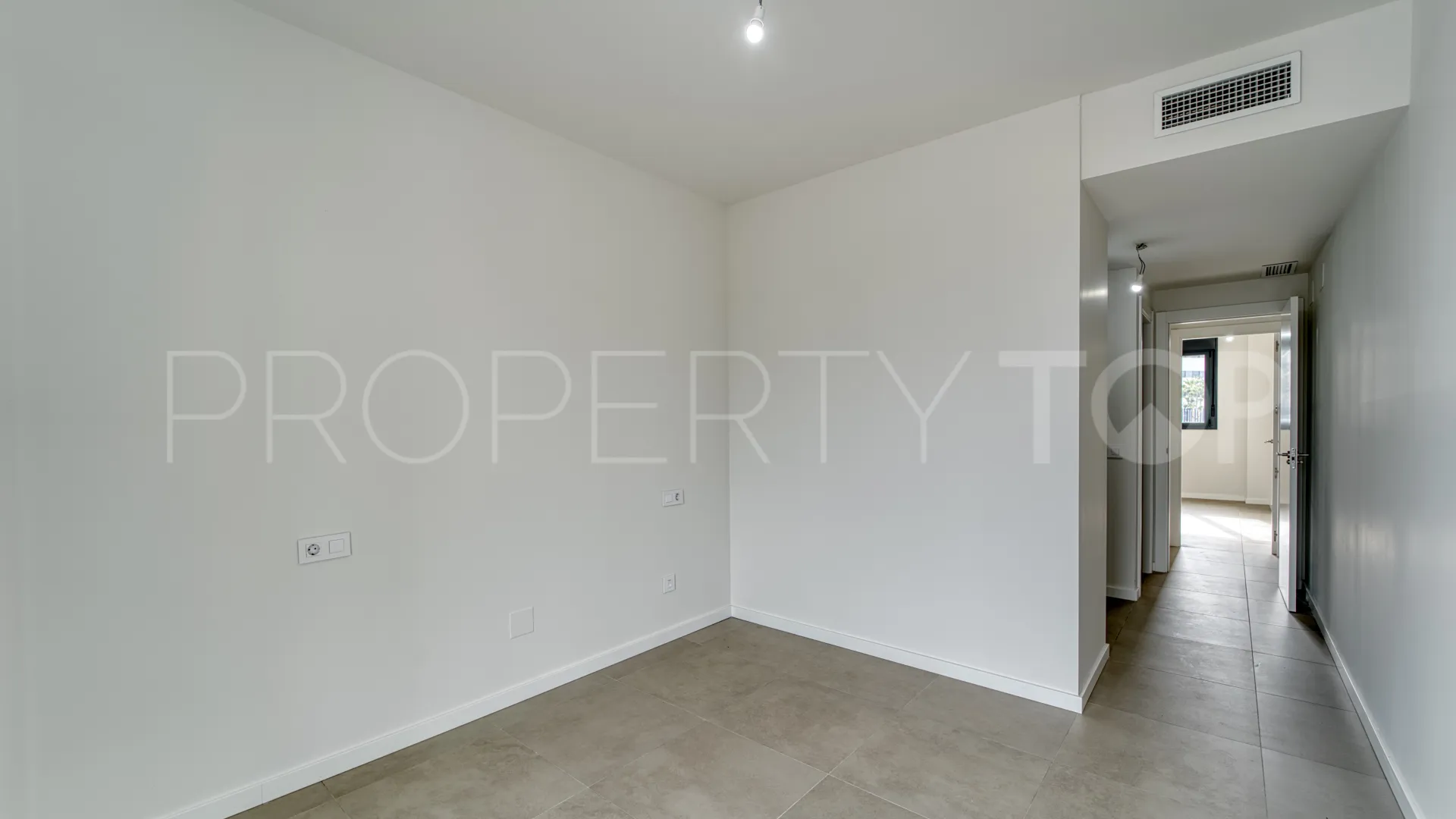 For sale ground floor apartment with 2 bedrooms in Torremolinos