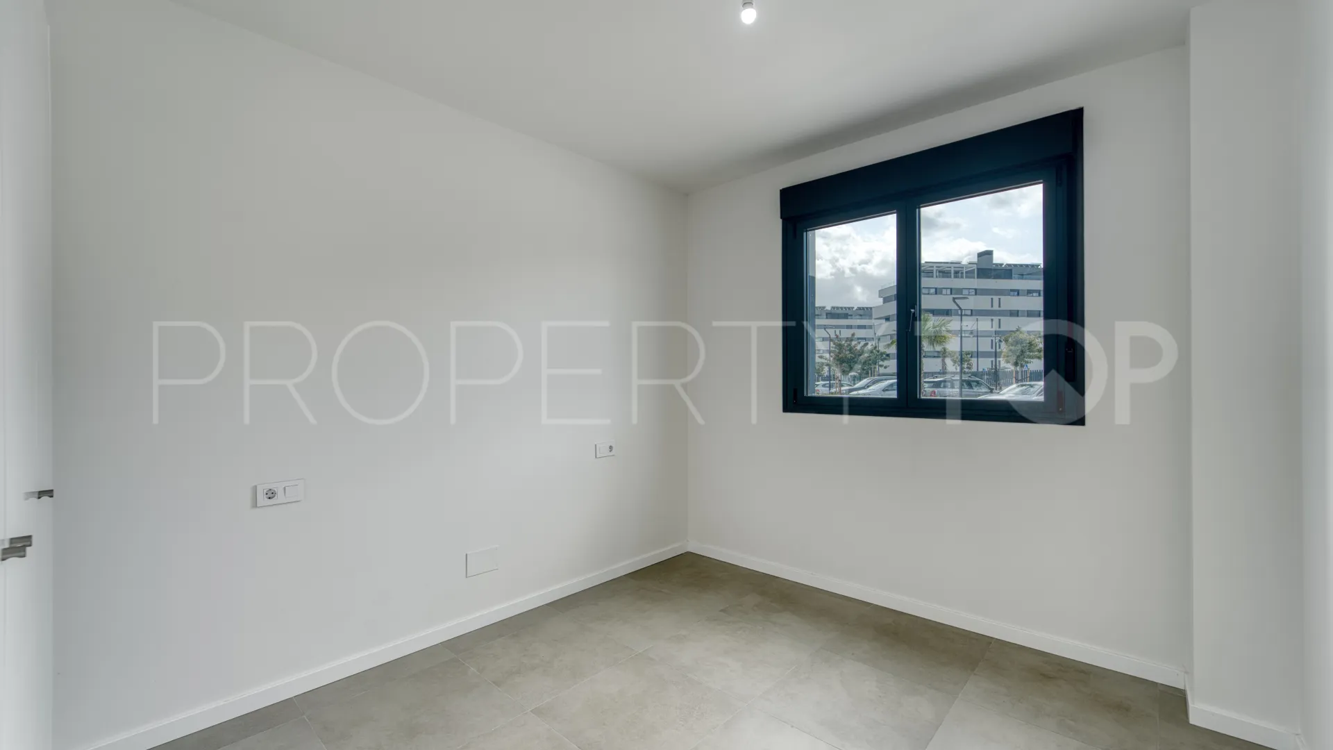 For sale ground floor apartment with 2 bedrooms in Torremolinos