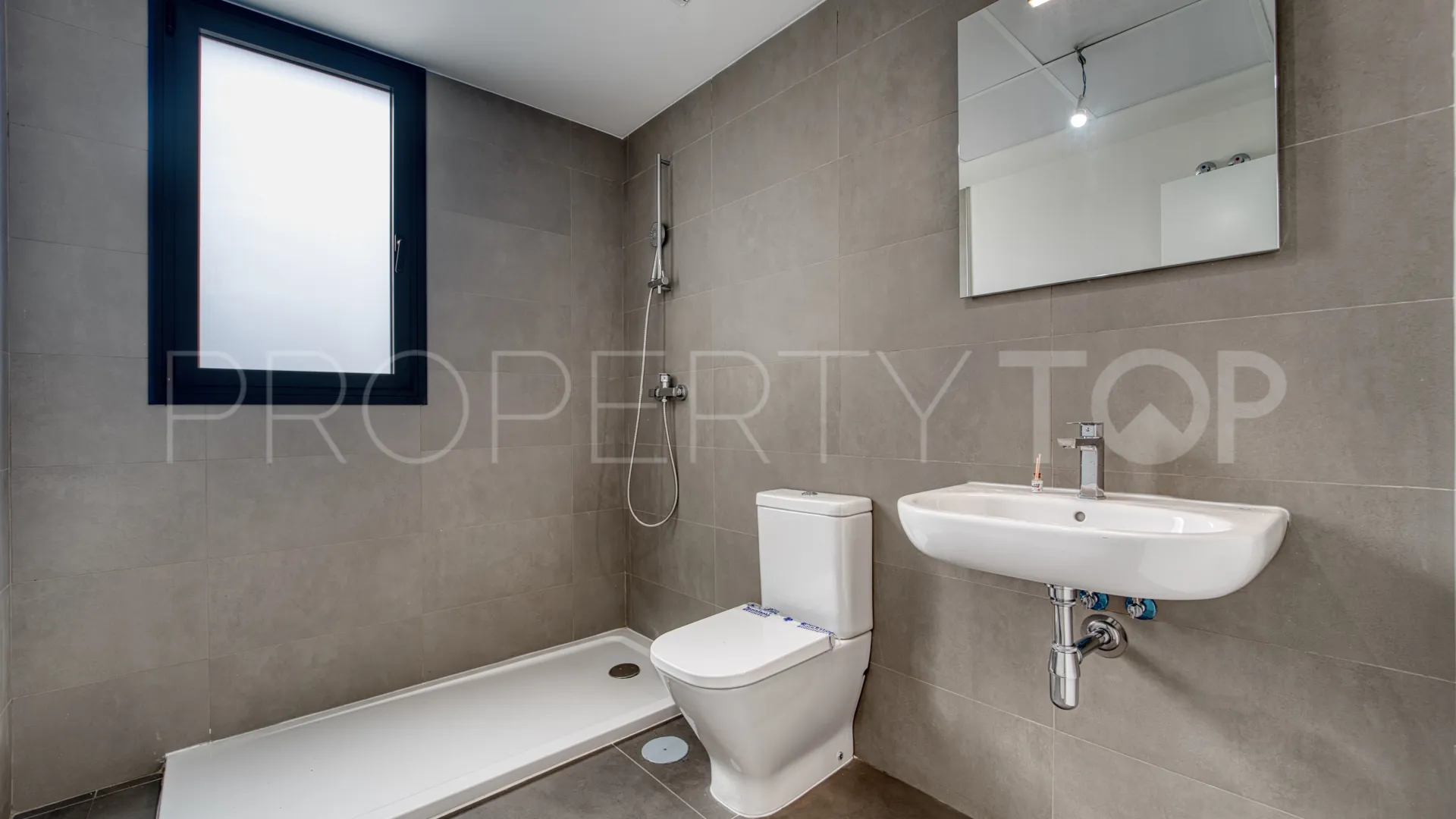 For sale ground floor apartment with 2 bedrooms in Torremolinos
