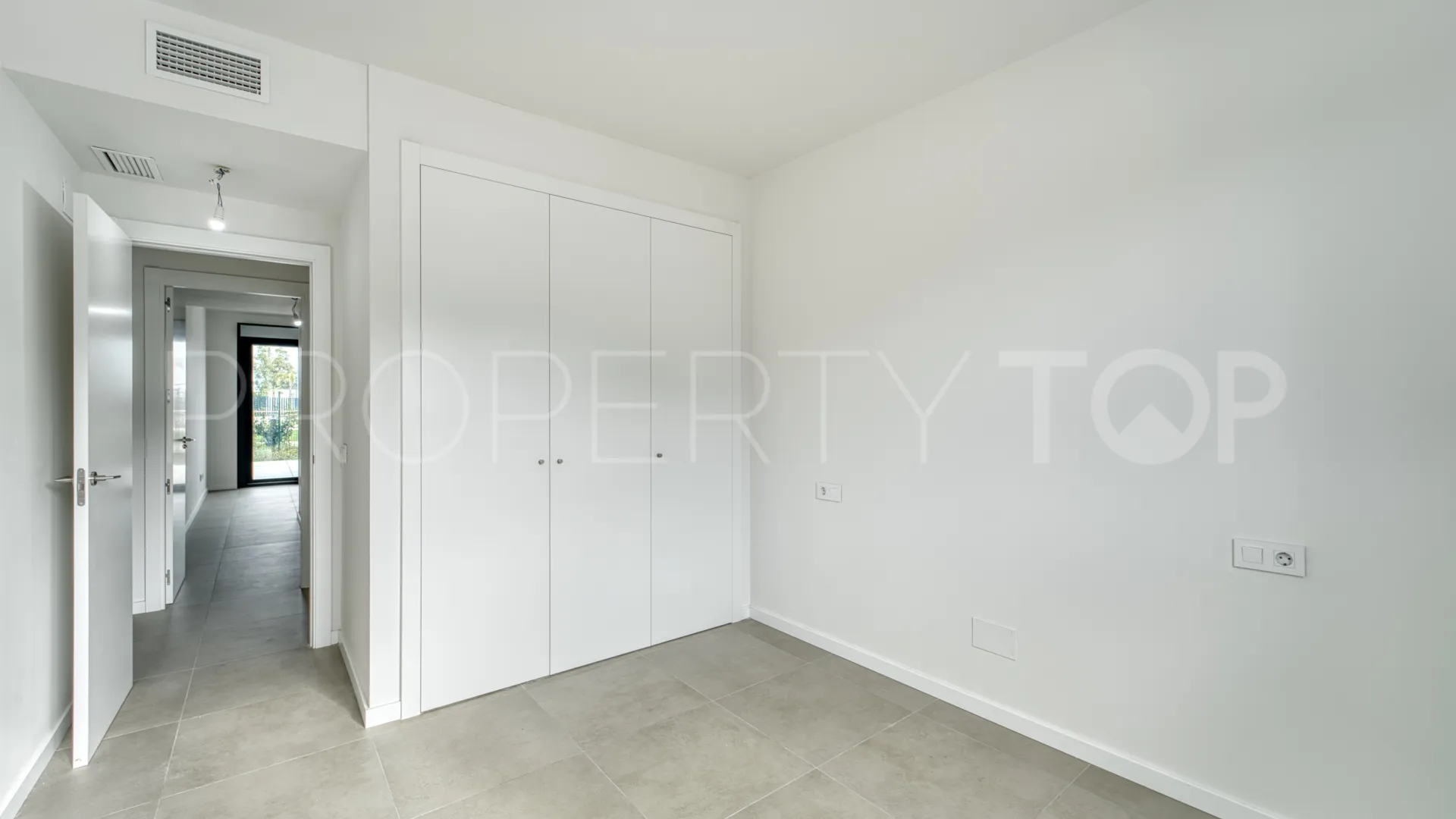 For sale ground floor apartment with 2 bedrooms in Torremolinos
