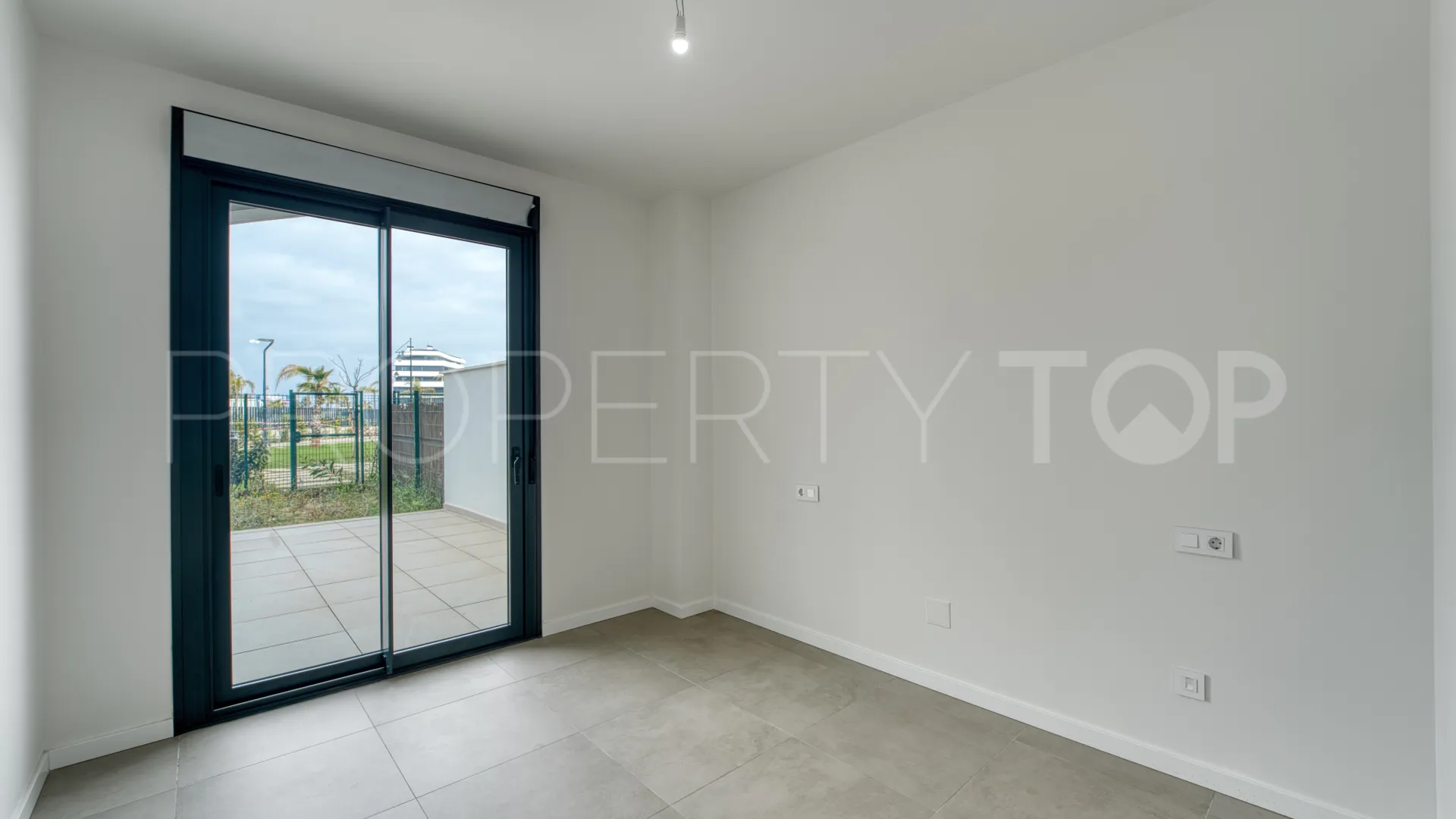 For sale ground floor apartment with 2 bedrooms in Torremolinos