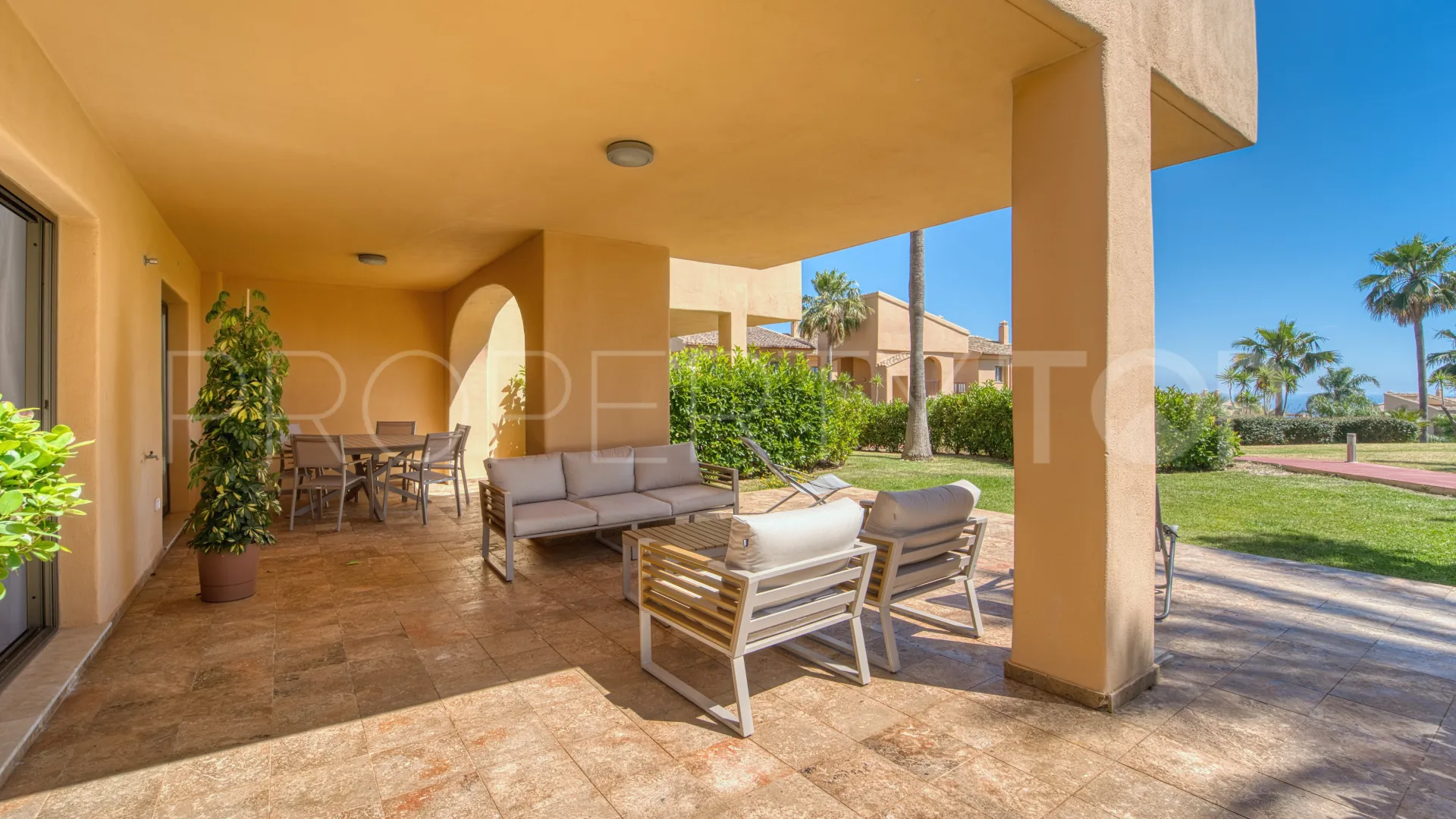 Se vende apartamento planta baja en Atalaya Hills con 3 dormitorios