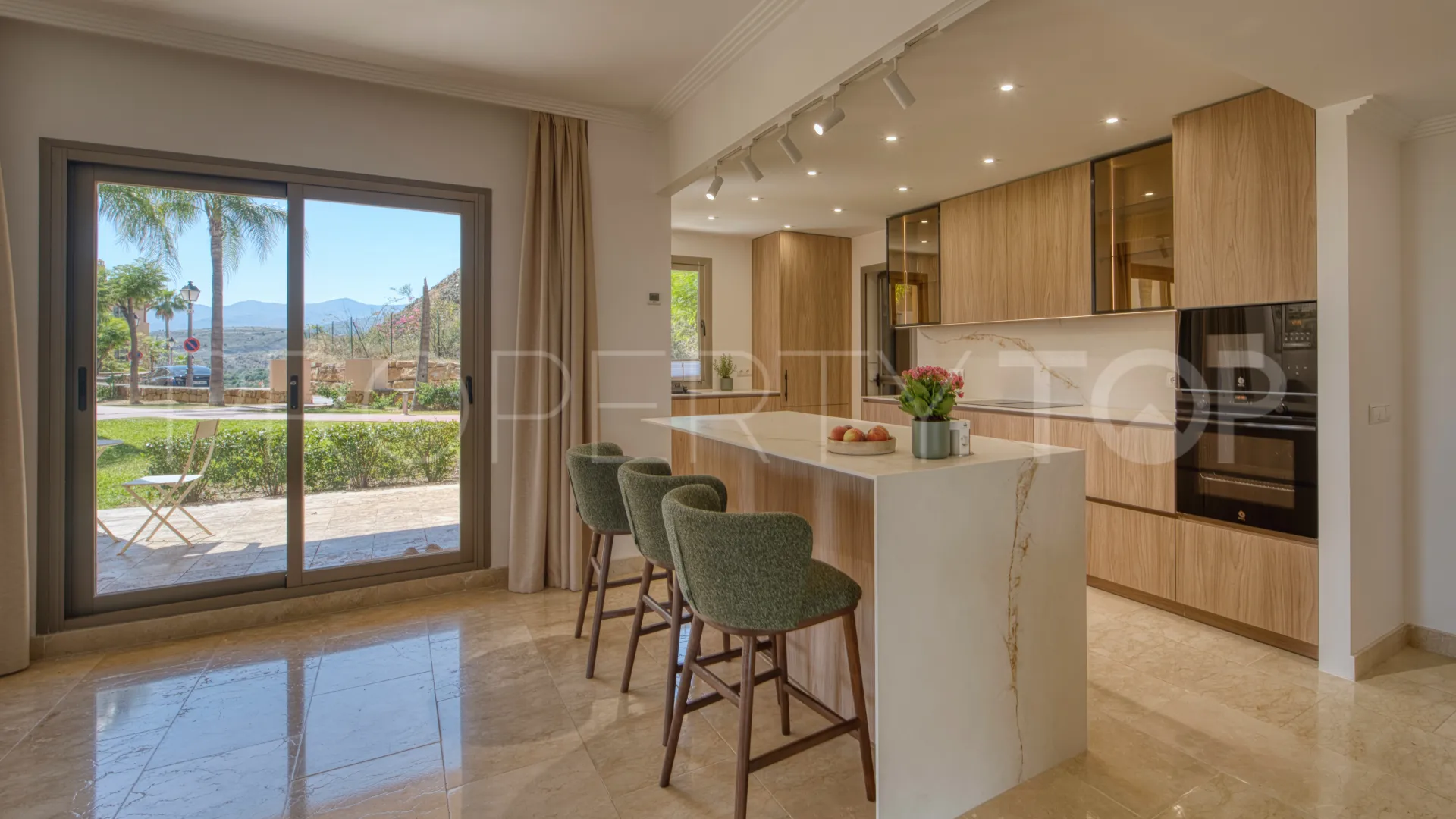Se vende apartamento planta baja en Atalaya Hills con 3 dormitorios