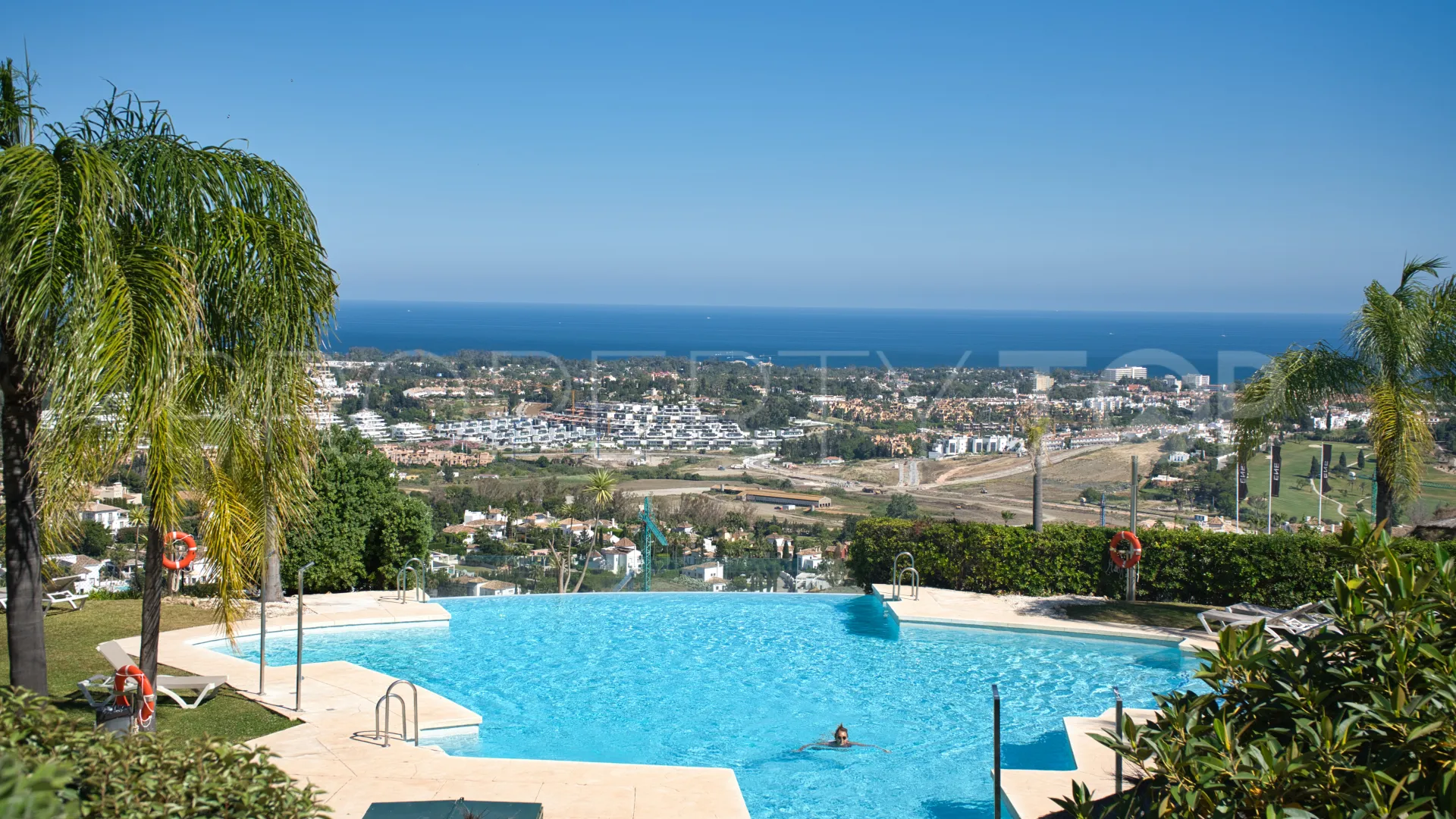 Se vende apartamento planta baja en Atalaya Hills con 3 dormitorios