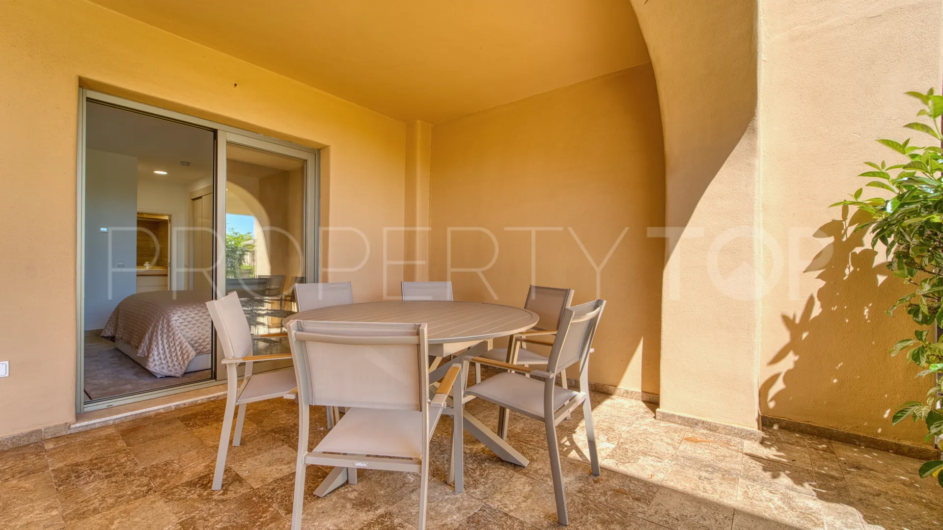 Se vende apartamento planta baja en Atalaya Hills con 3 dormitorios
