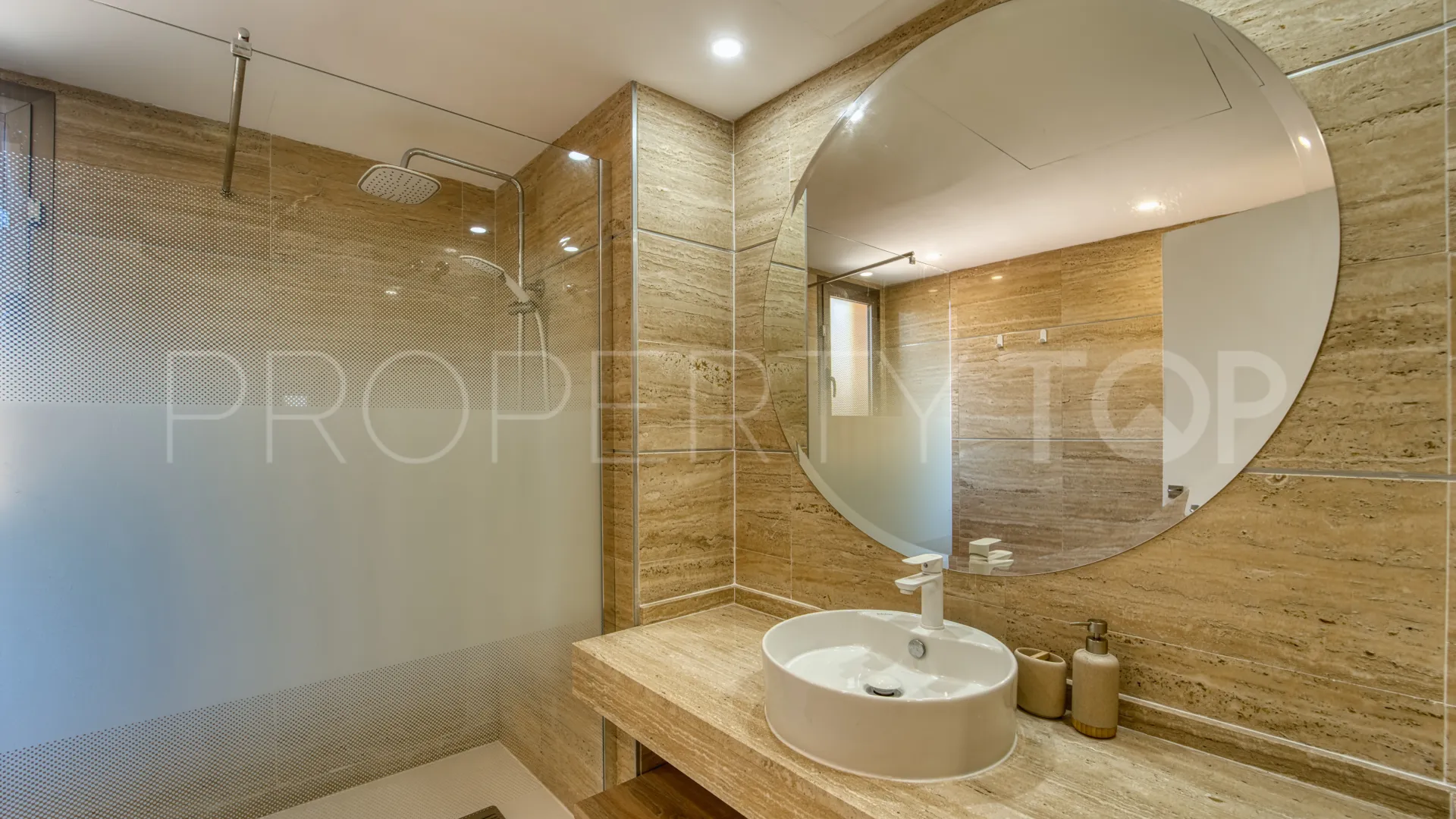 Se vende apartamento planta baja en Atalaya Hills con 3 dormitorios