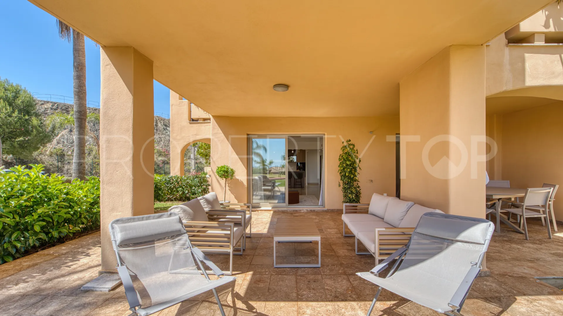 Se vende apartamento planta baja en Atalaya Hills con 3 dormitorios