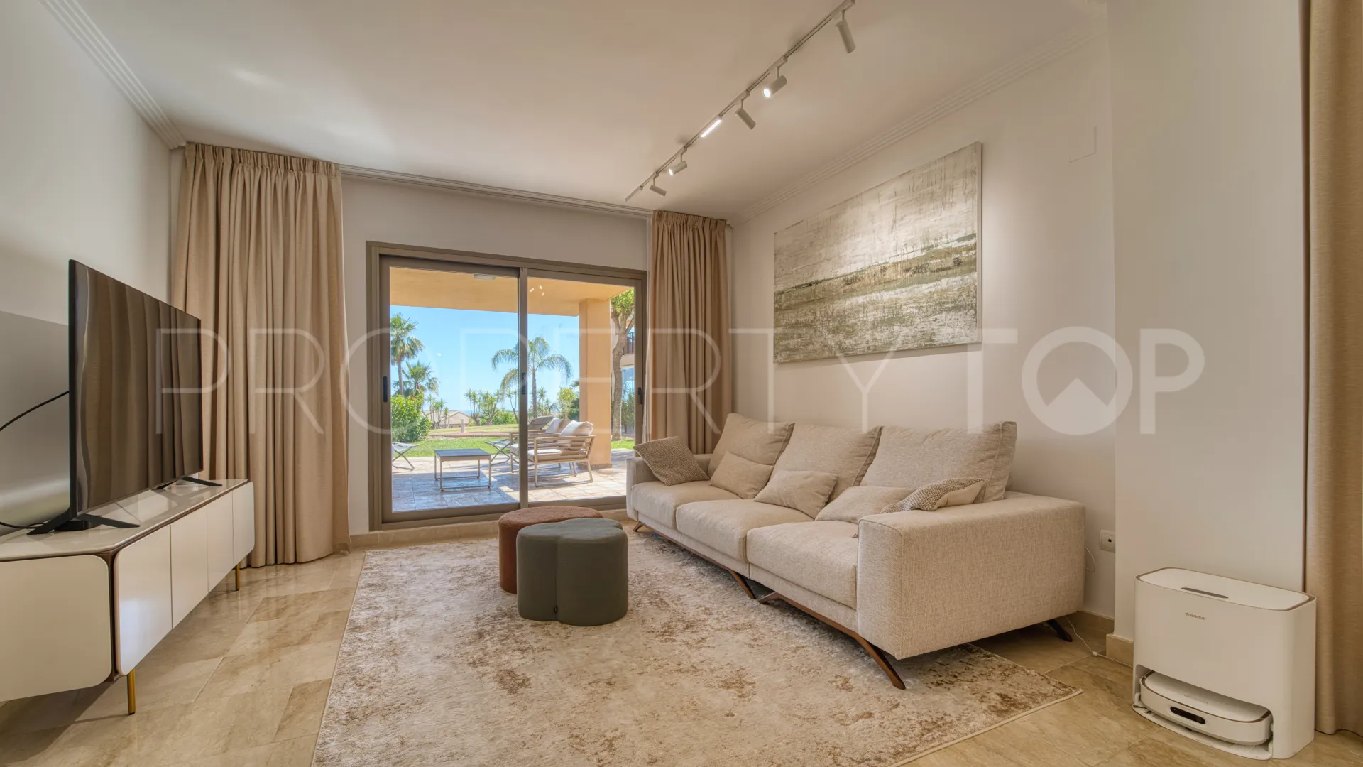 Se vende apartamento planta baja en Atalaya Hills con 3 dormitorios