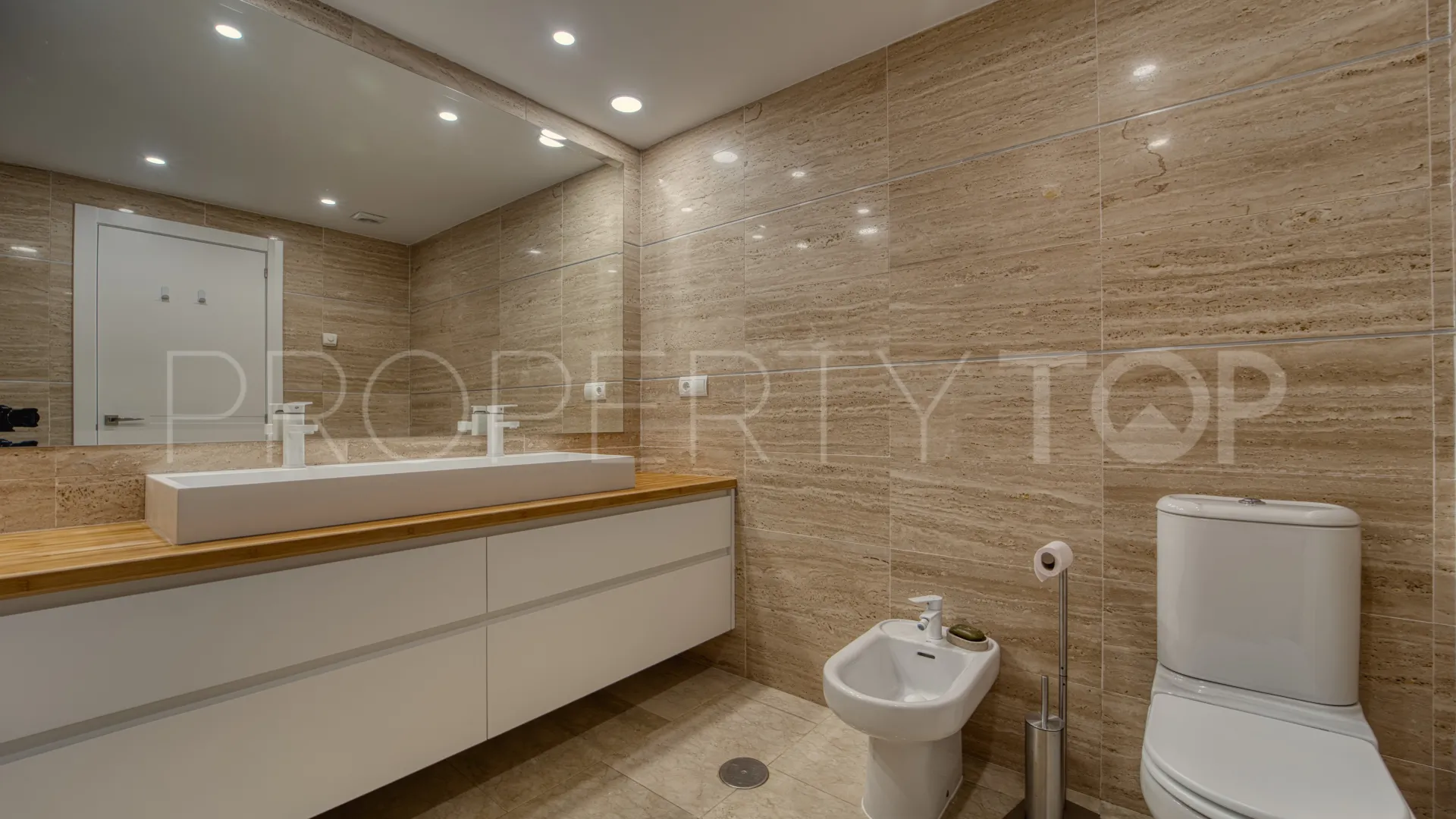 Se vende apartamento planta baja en Atalaya Hills con 3 dormitorios