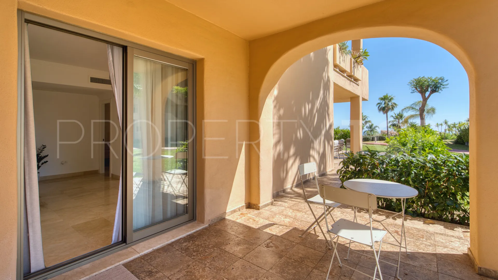 Se vende apartamento planta baja en Atalaya Hills con 3 dormitorios